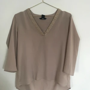  - Beige blus