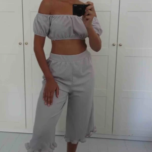  - Jättefin highwaist 2 set- säljes pga att den är för stor för mig