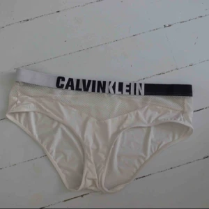  - Calvin Klein trosor, köpta i Los Angeles. Aldrig använda   90 -2 50 -1