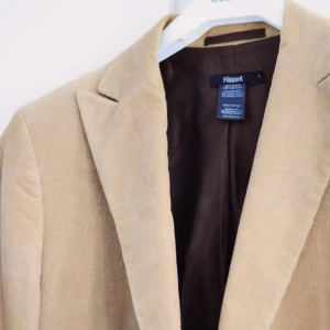  - Fin Filippa K kavaj i stl. L i beige manchester. Knappt använd alls.