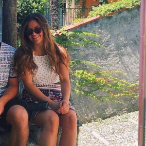 Klänning - Gullig klänning från H&M i st.36. Älskar denna men är tyvärr för liten på mig nu. Fint skick!! Säljer för 60kr + frakt tillkommer mellan 22-44kr💃🏽