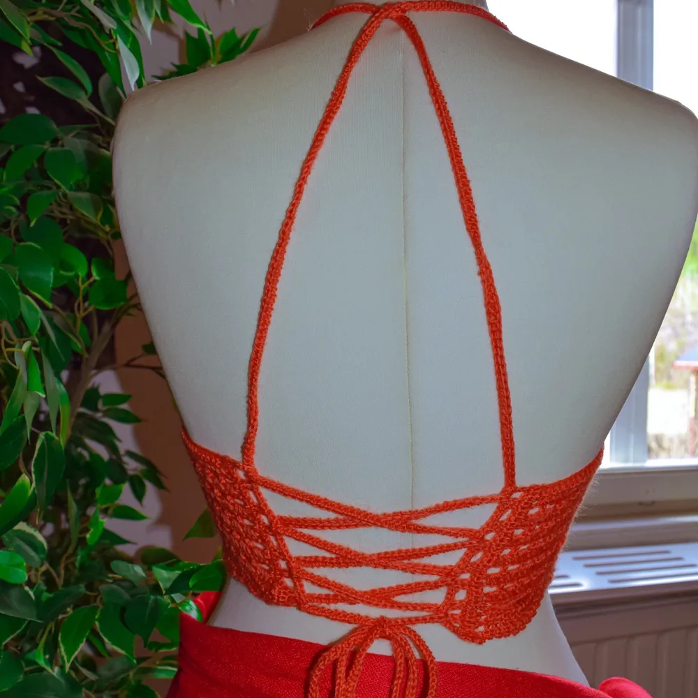 Handmade, Materials: Acrylic, Size: Small, The back is the same with the orange top. Free Delivery Sweden Only. . Stickat.