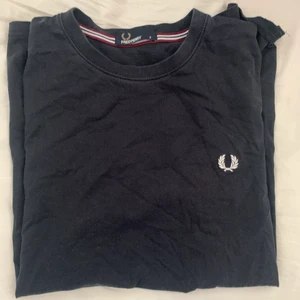 Fred perry T-shirt - Fred perry t-shirt i lite mer vintage condition. Storlek S