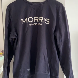 Morris Sweatshirt - Bra skick, tyvärr skrynklig på bilden. Nypris 1100 kr