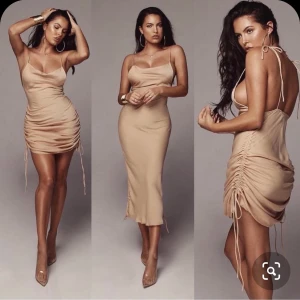 Champagne silke klänning med snören - Helt oanvänd klänning från jluxlabel i champagne. 