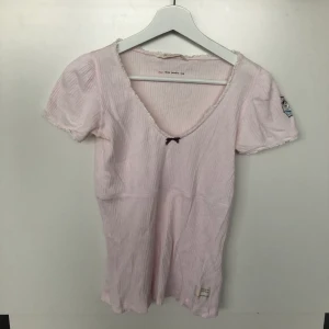 Odd Molly t-shirt storlek 1 (S) - En söt t-shirt som passar till vardags och till finare tillfällen! Använd fåtal gånger, i väldigt bra skick!