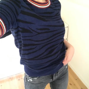 Esprit tröja - En favorit köpt på esprit, verkligen hur skön och snygg som helst😍 