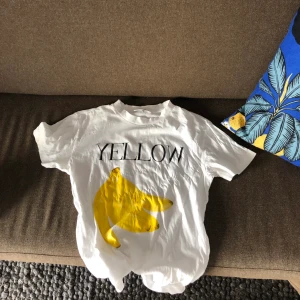 Ganni t-shirt - Ganni t-shirt till salu 