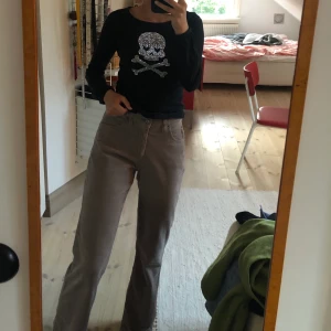 Cool långärmad tröja - Rhinestone tröja med långa ärmar. Betalningen sker via swish🖤 (frakt 44kr)