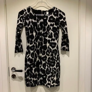 Klänning  - Kom med prisförslag! 