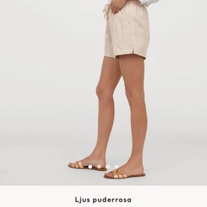 Shorts i linnematerial  - Fina shorts i linnematerial, puderrosa färg.