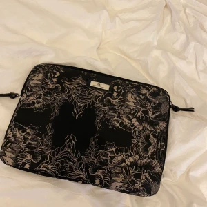 Dator Fodral  - Dator fodral, passar MacBook Air. Frakten tillkommer 🙌🤍