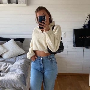 Vinter tröja  - Skön nu när de börjar bli lite kallare ju! Super fin och i toppen skick. Köpt från bikbok, men säljer nu då jag inte får så mycket användning för den ! Frakt ingår inte ❤️