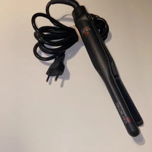 GAMA Plattång - Säljer en GAMA plattång väldigt lite använd, passar fint till tunnare hår.  Köparen står för frakten ☺️🌹