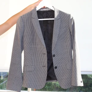 Tiger of Sweden kavaj  - Kavaj från Tiger of Sweden i storlek 36