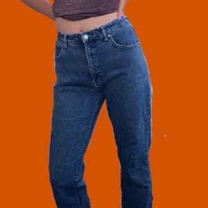 Supersnygga Marco Polo jeans från 00-talet - Mörktvättade jeans med raka ben från Marco Polo