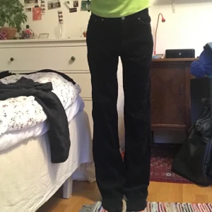Manchesterbyxor  - Snygga manchesterbyxor köpta på humana, säljer pga de är för stora för mig :( står ingen storlek men brukar ha S och skulle tro att de passar en M-L