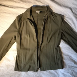 La city tröja - Fint skick. Vet inte hur gammal. 