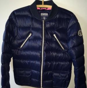  - Jättefin Svea Jacka. Strl Small. Fint skick! 

