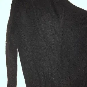 svart cardigan från pull and bear i strl s! bra skick