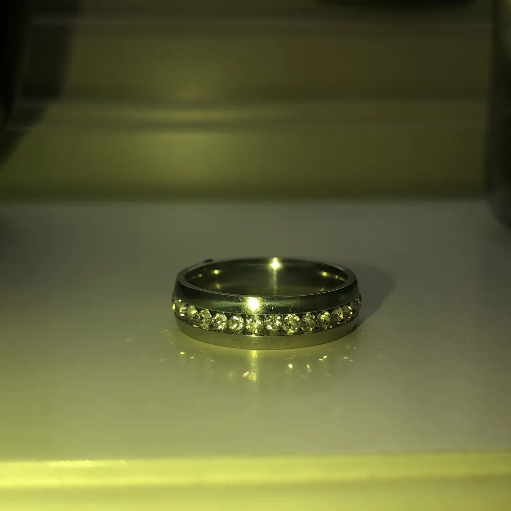 Säljer denna fina ring pga för stor för mig, rostfri. Övrigt.