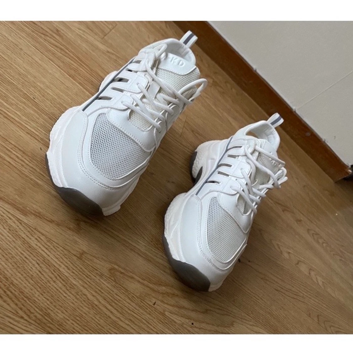 Nakd sneaker slutsålda! - 90