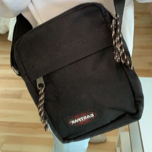 Eastpark Midjeväska - Använd typ 2 gånger. Mycket bra skick 