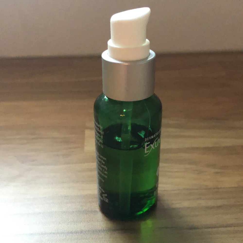 Exuviance vespera serum. Ca 1/3 använd. . Övrigt.