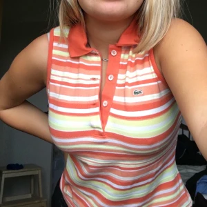 Färggladt lacoste linne strl 36-38 - Ett knappt använt randigt Lacoste linne i Skit snygga färger! Se bild 3 detta e bäst representativt för färgerna! I storlek 38 men skulle säga att det är mer än storlek 36! Säljer pga kommer inte till användning! 💞 Pris går att diskutera! 