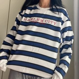 Sweatshirt  - Intressekoll på min Ascoola sweatshirt från Hm, otroligt skön och fungerar med allt! Frakt tillkommer och Buda helst i kommentarerna!❤️