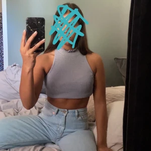 Blått polo linne - Blått/lila polo linne! Super skönt material, storlek XS säljs då den är lite för tajt för min del💙💪🏽 