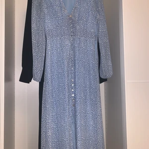 Addore klänning - Nytt skick, använd en gång. Storlek XS och köpt för 1400kr 