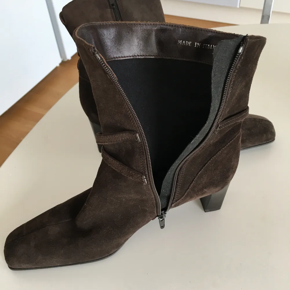 Ecco made in Italy mocka läder boots i stl 38. Aldrig använd. Sälja dem som ny.. Skor.