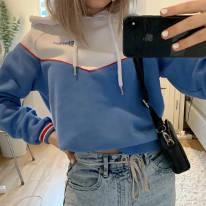 tröja från newyorker - as skön och mysig hoodie från newyorker, köpt här på plick men inte kommit till användning, bra skick💗😝