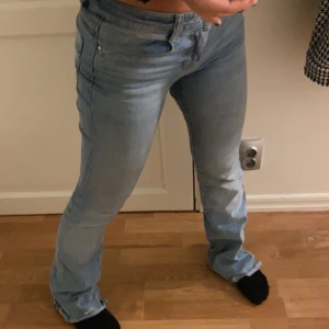 Bootcut jeans  - Lågmidjade bootcut jeans från zara! Storlek 38