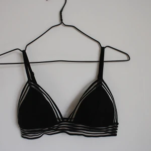 bh/bikini small - En topp/bh/bikini från hm, knappt använd. 