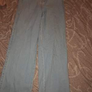 Fina jeans från madlady i storlek 34.