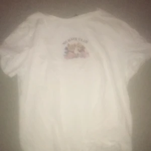 Gullig tröja - Säljer för 85 kr med gratis frakt!