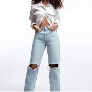 Ginatricot jeans - Säljer mina ginatricot jeans som jag köpte i augusti, modellen heter 90s highwaist och jag säljer de pga lite stora på mig. Stora i storleken! Jag är 168 och har ganska långa ben och dom är bra i längden på mig.