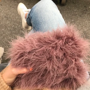 Väska från River Island  - En fluffig väska från River Island. 