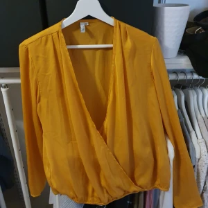 Fin blus i nyskick  - Använd vid ett tillfälle. 