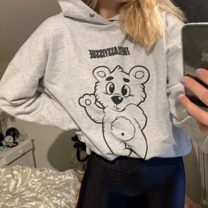 The classy issue x nakd Hoodie strl xs - Säljer min the classy issue x nakd Hoodie💗💗💗💗strl xs men oversize och i mycket fint skick🤩🐻🐻