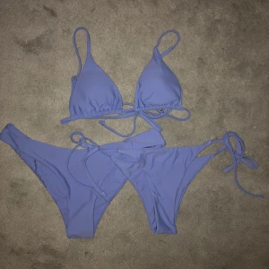 Superfin oanvänd bikini med två tillkommande underdelar  - Säljer min oanvända bikini från shein. Tillkommer två underdelar. Frakt tillkommer 
