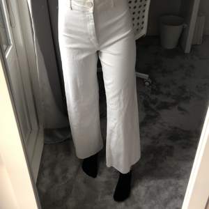 Skit snygga jeans från Zara. Köpta för 399kr säljer för 300kr. Säljer då jag aldrig använt den pgainte min stil.