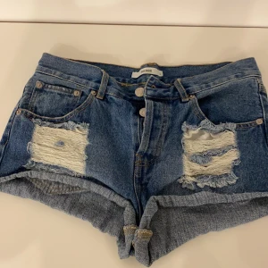 Shorts från BikBok strl S - Super fina shorts i strl S använts fåtal gånger men är i super bra skick! 