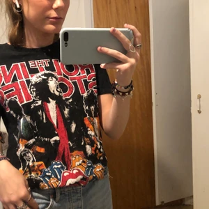 Rolling Stone t-shirt  - Snygg Rolling stone t-shirt från Zara. Använd en gång så i bra skick. Tryck på baksidan och framsidan. Säljer för 50 + frakt.
