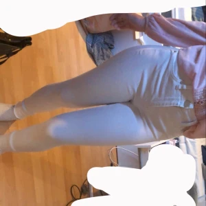 Lager 157 - Byxor från lager 157, slitna inre vid anklarna men annars i bra skick, går att sy dem i anklarna om man vill då det har spruckit någon cm precis på sömmen, storlek S men passar även M