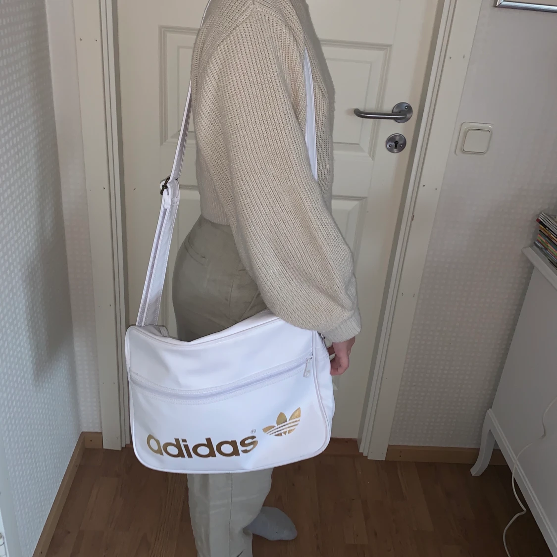 Adidas axelremsväska - vit/guld