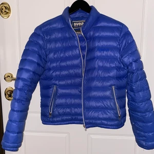 Svea dunjacka - Tuff, lätt dunjacka från SVEA. Mycket gott skick. Strl M (men är som en S/M).