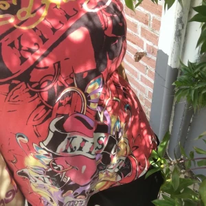 Ed hardy T-shirt - Min favorit tröja fr ed hardy :’) fint skick, skönt material! Ganska oversized på mig som e s/m på tröjor 